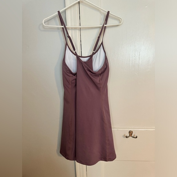 Athletic dress - Picture 2 of 3